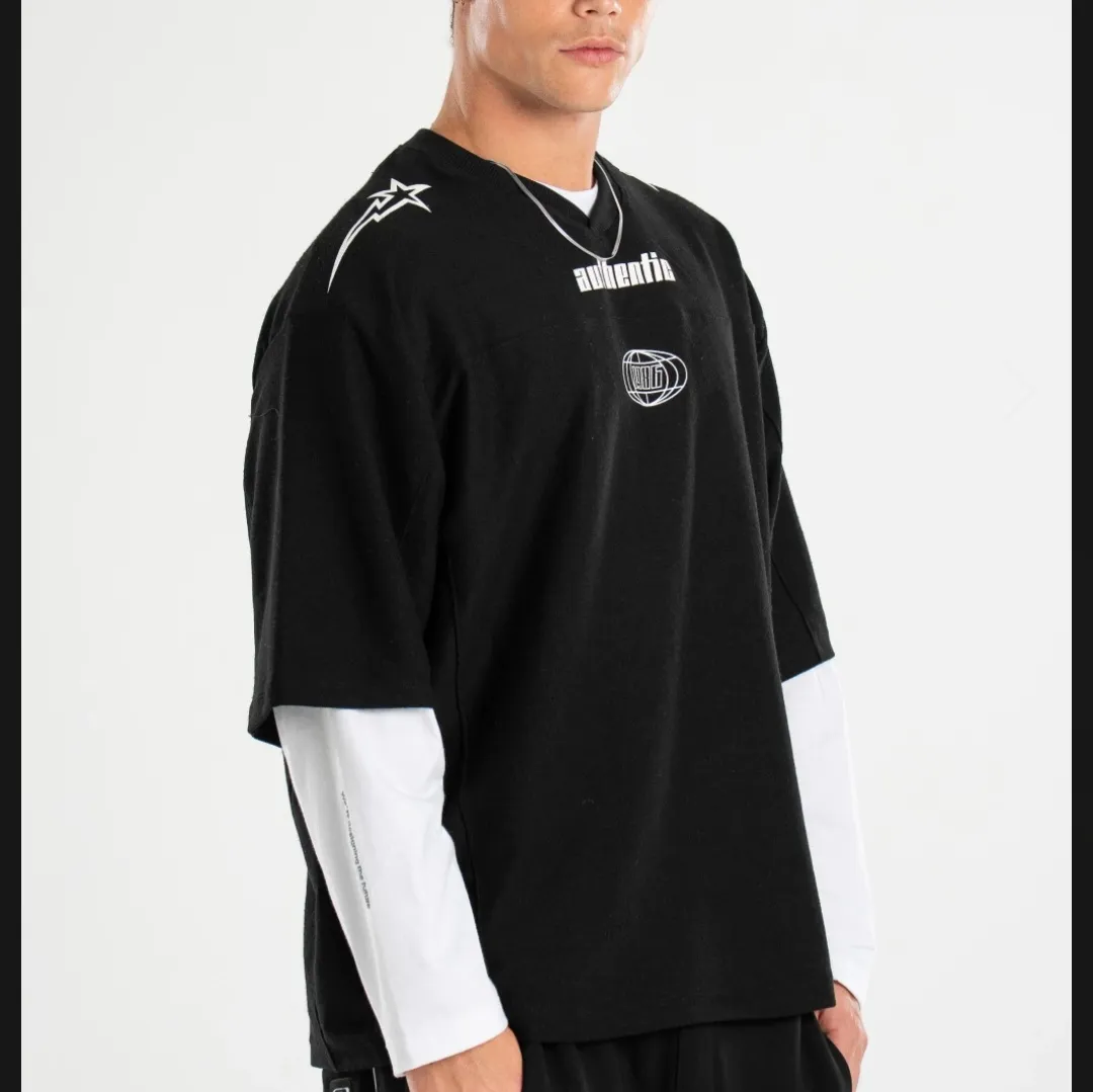 remera stormed V negro